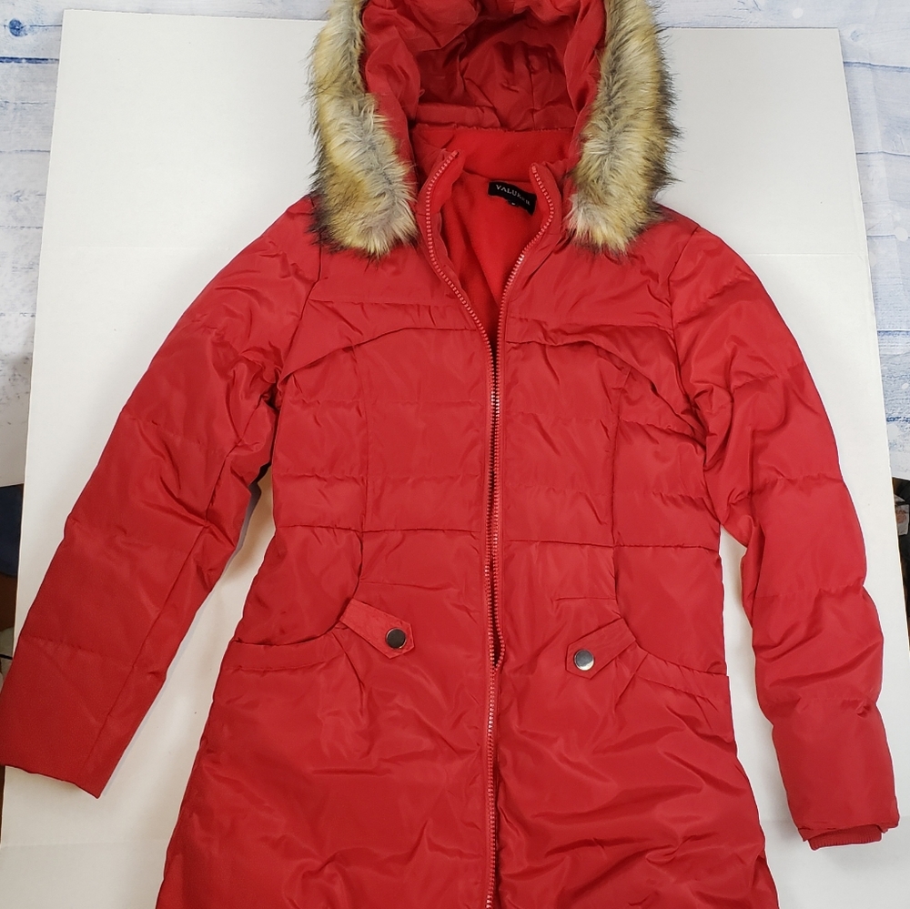 Valuker Down Parka Red, Hooded Faux Fur Trim. Fitted shape Sz. LG. Elastic cuffs